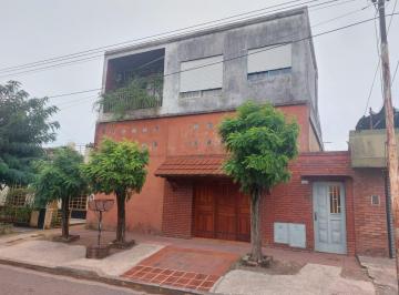 Casa · 245m² · 6 Ambientes · 1 Cochera · Casas Para Dos Familias y Local