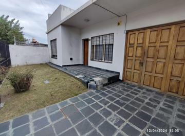 Casa de 5 ambientes, Almirante Brown · Casa Estilo Americana