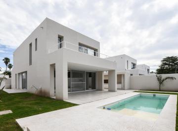 Casa · 185m² · 6 Ambientes · 2 Cocheras · Venta Casa Complejo 3 Dorm. Fisherton