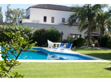 Casa · 400m² · 7 Ambientes · 2 Cocheras · Venta Casa 4 Dorm. &amp; Pileta - Kentucky (Kcc)