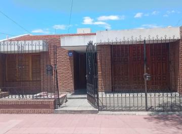 Casa · 200m² · 7 Ambientes · 2 Cocheras · Casa en Venta de 3 Dorm. en Alta Cordoba