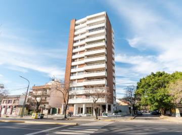 Departamento · 171m² · 5 Ambientes · 2 Cocheras · Imponente Piso con Vista Al Hipodromo, Dos Cocheras y Baulera en Acassuso.