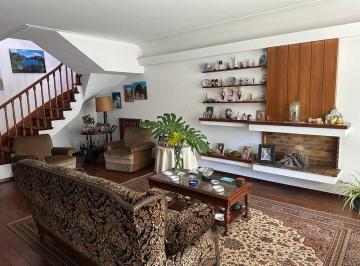 Casa · 210m² · 5 Ambientes · 1 Cochera · Venta Casa 6 Ambientes, Acassuso con Jardín
