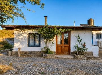 Casa · 80m² · 5 Ambientes · 1 Cochera · Sector Turístico y Ganadero de 180h con Casa de 3 Amb. Cerca del Rio