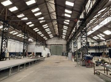 Depósito · 3050m² · Establecimiento Industrial Desarrollado S/ Sup. de 2500 m², con Salida a Tres Calles.