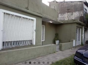 Casa sobre Avenida Acha, 4 ambientes, 3 dormitorios, terraza, garage, servicio d · Venta Casa 4 Ambientes Quilmes Oeste