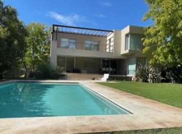 Casa de 6 ambientes, Chacras de Coria · Casa en B° Pueyrredon Chacras de Coria