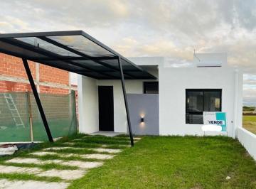 Casa · 102m² · 3 Ambientes · 1 Cochera · Se Vende Casa 2 Dormi C/ Patio y Pileta en Quebradas de Mana