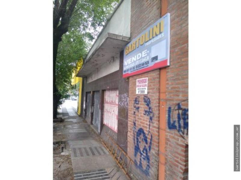Emprendimiento en Venta! Luro y Olazabal con 2 locales y galpón