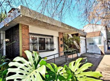 Casa · 242m² · 6 Ambientes · 1 Cochera · Casa 6 Ambieentes en Venta en Acassuso - San Isidro - Vías/sta Fé