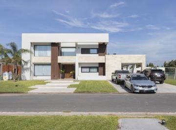 Casa · 350m² · 5 Ambientes · 2 Cocheras · Casa en San Eliseo