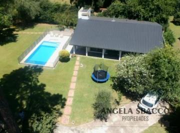 Quinta vacacional · 170m² · 4 Ambientes · 1 Cochera · Hermosa! Quinta en Barrio Parque El Remanso.