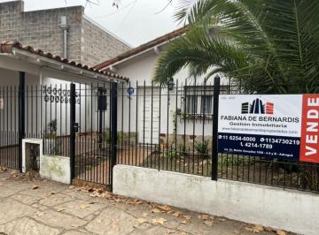 Casa · 470m² · 3 Ambientes · 1 Cochera · Casa - Adrogue