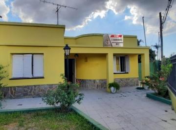 Casa · 183m² · 4 Ambientes · 3 Cocheras · Se Vende Casa de 3 Dorm., Cochera y Patio, en Muy Linda Zona