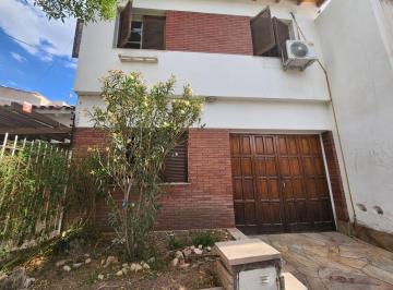 Casa · 200m² · 8 Ambientes · 1 Cochera · Casa en Alquiler - 5ta Seccion de Mendoza