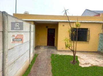 Casa de 2 ambientes, Florencio Varela · Casa PH 2 Amb C/entrada de Auto - Posible Permuta