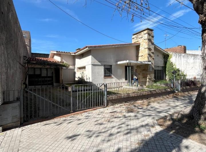 Casa · 167m² · 4 Ambientes · 3 Cocheras