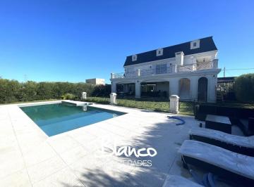 Casa · 450m² · 7 Ambientes · 2 Cocheras · Casa en Venta en Club Manuel Belgrano, Escobar, G. B. a. Zona Norte