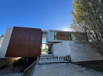 Casa · 600m² · 5 Ambientes · 2 Cocheras · Casa en Venta 6 Ambientes Terravista Fondo Laguna