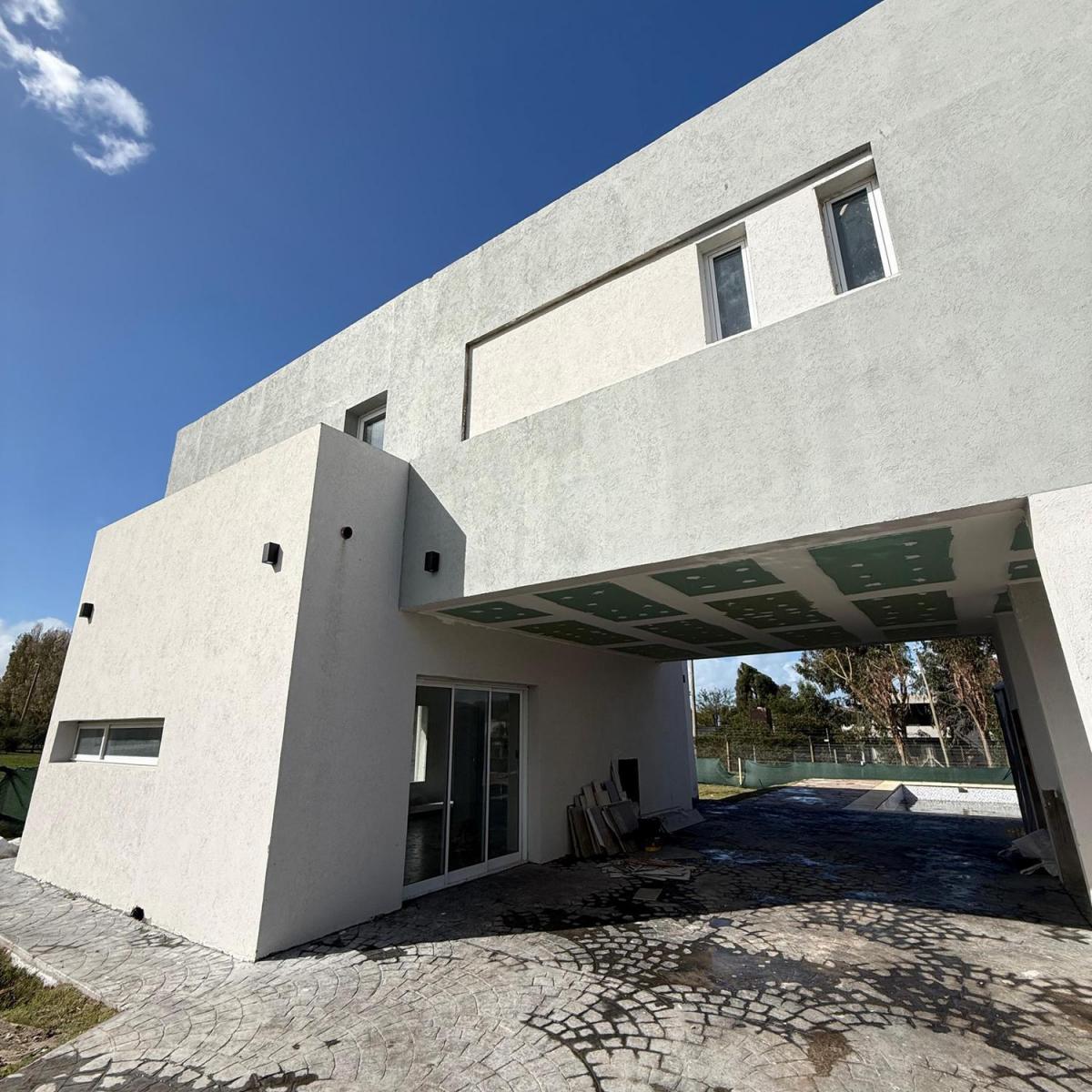 Casa 4 ambientes A estrenar en barrio privado arenas chico