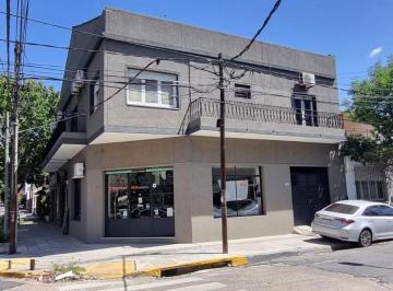 Casa · 422m² · 6 Ambientes · 1 Cochera · Excelente Casa con 3 Locales Se Vende en Block en Olivos