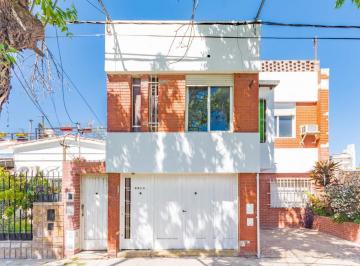 Casa · 72m² · 3 Ambientes · 1 Cochera · Venta/permuta - Casa - 2 Dorm. - Cochera - Belgrano, Rosario.