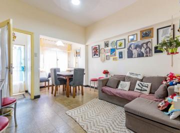 Casa · 158m² · 5 Ambientes · Venta/permuta - Casa Al Frente, 3 Dorm. y Patio - Luis Agoste, Rosario.