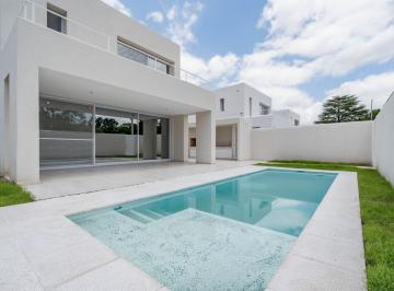 Casa · 221m² · 5 Ambientes · 2 Cocheras · Venta - Casa - en Construcción - 3 Dorm. - Fisherton, Rosario.