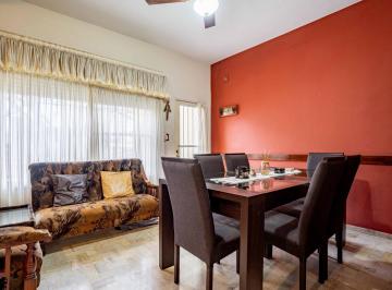 Casa · 112m² · 6 Ambientes · Venta/permuta - Casa - 3 Dorm. - Triangulo, Rosario