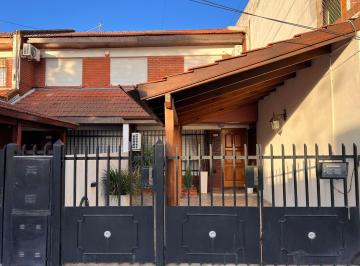 Casa de 4 ambientes, La Matanza · Duplex 4 Ambientes - Patio - Quincho - Cochera // Medrano 675