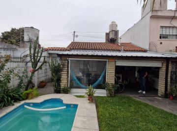 Casa de 4 ambientes, La Matanza · Ramos Mejía Casa 4 Amb y 1/2 C/ Garage, Jardín, Quincho y Pileta