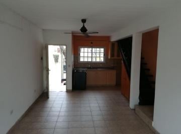 Casa de 2 ambientes, Monte Castro · Alquiler de Dto. de 2 Amb. Al Frente con Bcon. y Patio Terraza en Mte. Castro