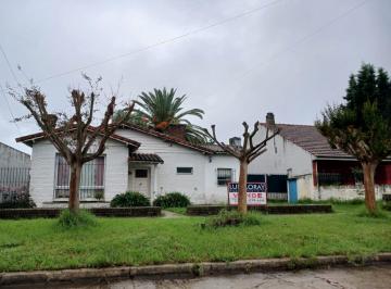Casa · 184m² · 5 Ambientes · 2 Cocheras · Casa en Venta en Adrogué