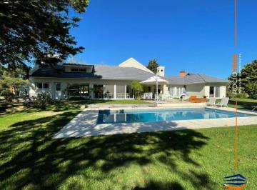 Casa · 320m² · 8 Ambientes · Casa en Venta en Country San Diego Moreno