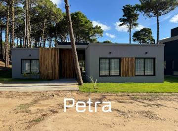 Casa · 215m² · 5 Ambientes · Casa en Venta en Pioneros, Pinamar