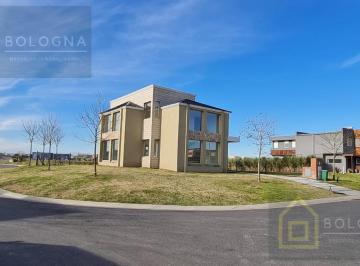 Casa · 240m² · 5 Ambientes · Casa Al Lago en Puertos del Lago Escobar Araucarias