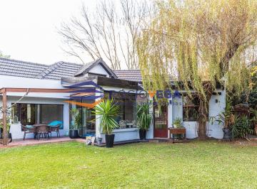 Casa · 240m² · 5 Ambientes · 1 Cochera · Venta de Casa en Country Club Banco Provincia