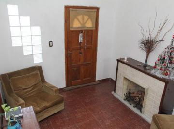 Casa · 190m² · 4 Ambientes · 2 Cocheras · Casas en Venta Los Hornos, 3 Dormis con Parque