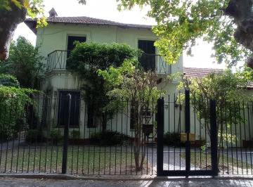 Casa · 330m² · 7 Ambientes · 2 Cocheras · Casa en Venta Ubicado en Florida, Vicente López, G. B. a. Zona Norte