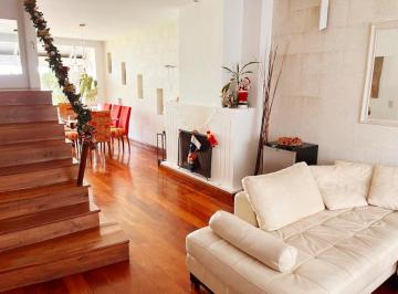 Casa · 180m² · 5 Ambientes · 2 Cocheras · Casa en Venta Ubicado en Olivos, Vicente López, G. B. a. Zona Norte
