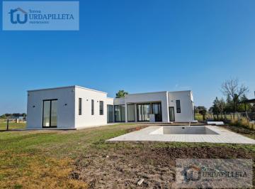 Casa · 174m² · 5 Ambientes · 4 Cocheras · Casa en Venta en Medal Country Club con Vista Al Golf - Pilar