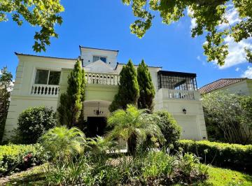 Casa de 6 ambientes Venta USD 890.000 · Muy Linda Casa con Muebles