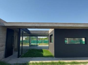 Casa · 116m² · 4 Ambientes · 4 Cocheras · Casa a Estrenar en Una Planta en Santa Emilia Pilar del Este