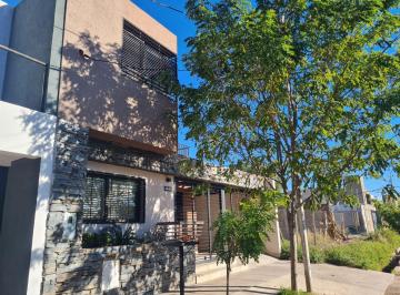Casa · 195m² · 5 Ambientes · 1 Cochera · Venta Casa Decinco Ambientes en Las Heras