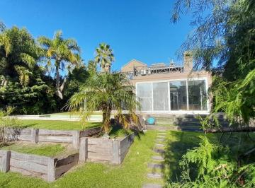 Casa · 220m² · 4 Ambientes · 4 Cocheras · Las Glorietas
