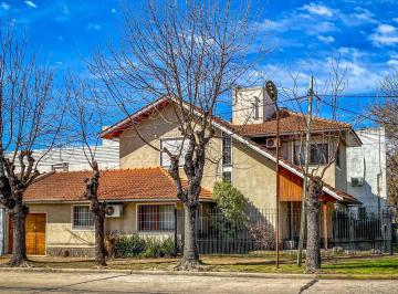 Casa · 163m² · 5 Ambientes · 1 Cochera · Casa Venta Barrio Parque Bernal