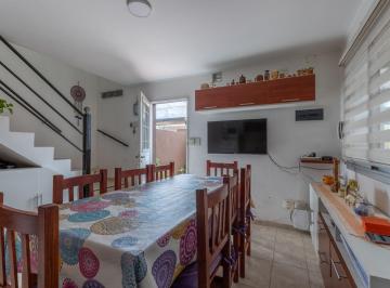 Casa · 51m² · 3 Ambientes · 1 Cochera · Dúplex 1 Dormitorio en Venta Los Hornos