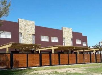 Departamento · 76m² · 3 Ambientes · 1 Cochera · Alquiler Duplex 6 Personas con Parrilla y Patio Propio - 200 Mt de La Playa