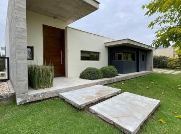 Casa de 5 ambientes, Maipú · Adobe Inmobiliaria Vende Casa en B° Privado Solares de Maipu