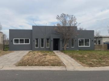 Casa · 136m² · 4 Ambientes · 1 Cochera · Casa en Venta en San Sebastian - Area 2, San Sebastian, Escobar